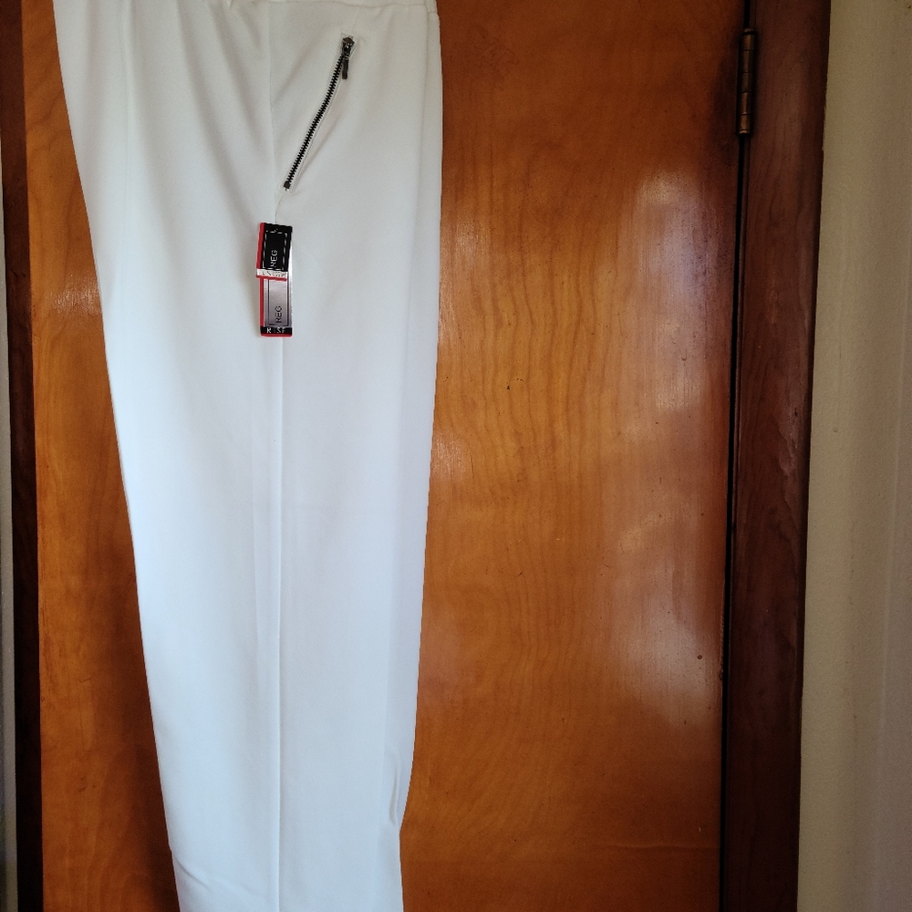 Clothing - Picture 4 of 4